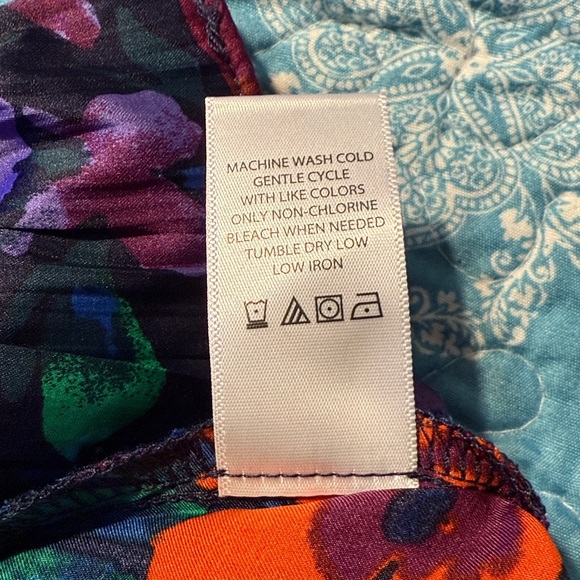 Vibrant Floral Long Sleeve Dress - Picture 6 of 6